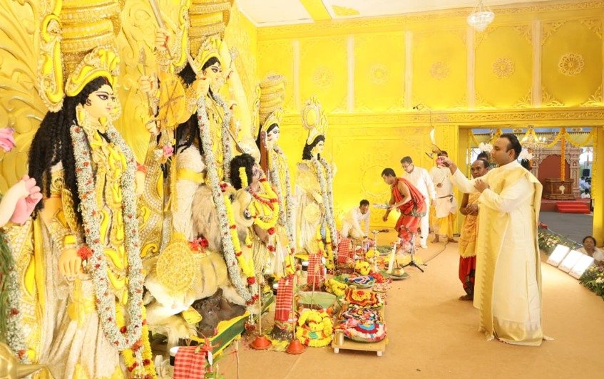 Sadguru Madhusudan Sai Calls for Spiritual, Value-Based Education at Navaratri Festival