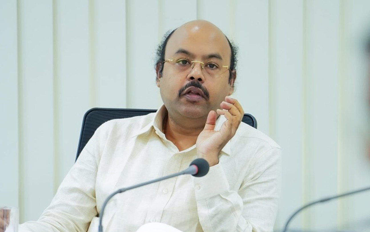 Yathindra seeks release of ₹887 crore pending grants for Karnataka ULBs